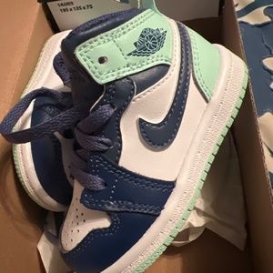 Jordan 1 Mid